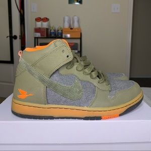 Nike Dunk CMFT Premium ‘Swoosh Social Club Olive’